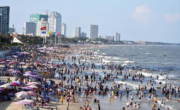 Du lịch đông đúc trở lại sau 2 năm ảnh hưởng của dịch Covid-19