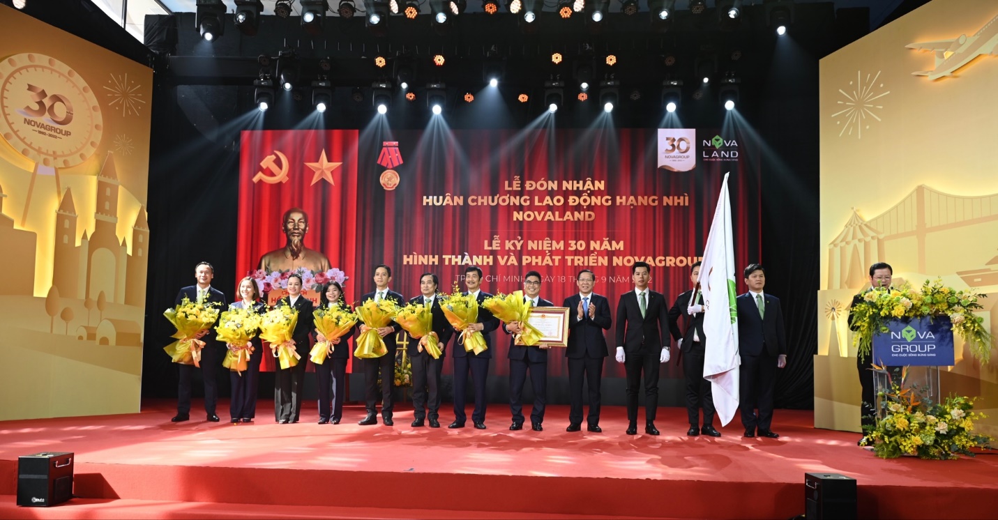 Novaland đón Huân chương Lao động 