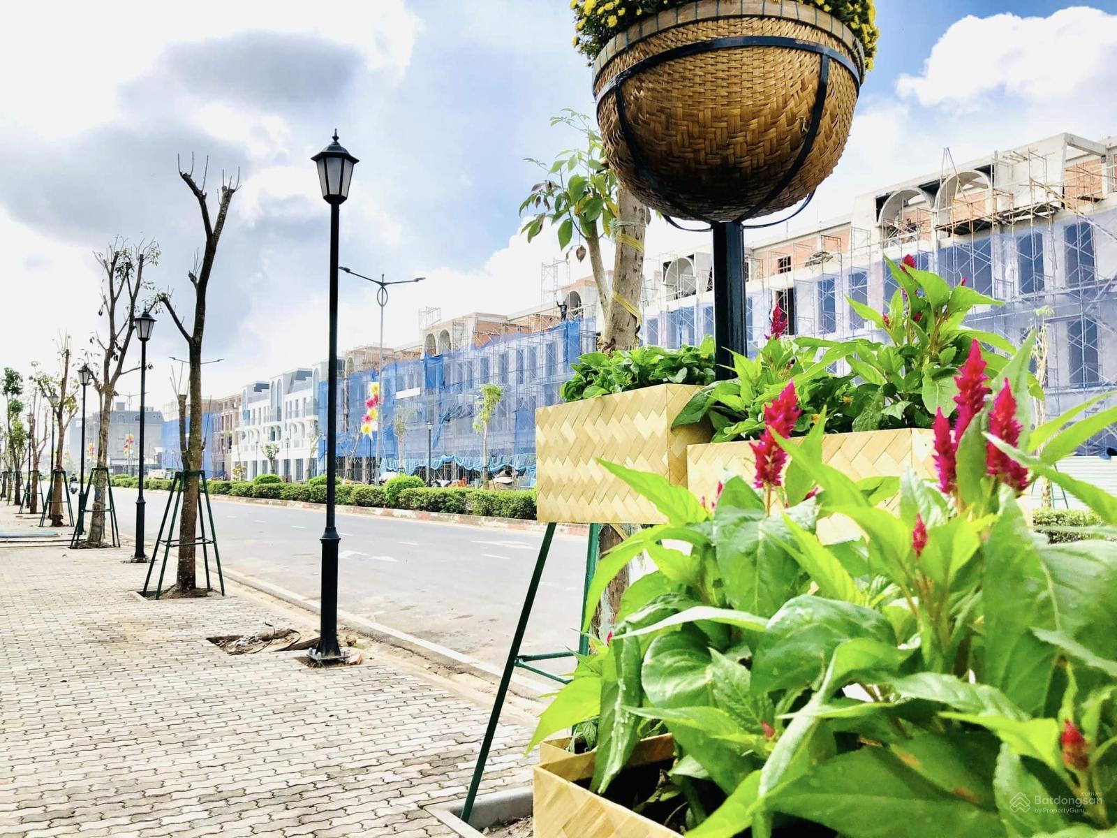 Một góc phố thương mại sầm uất tại dự án