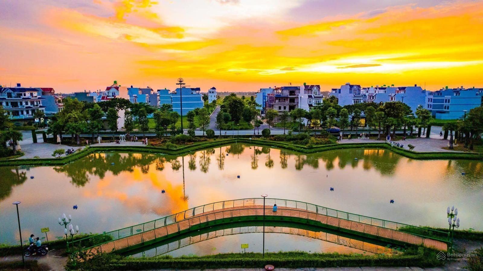 Biệt thự ven sông tại Garden Land