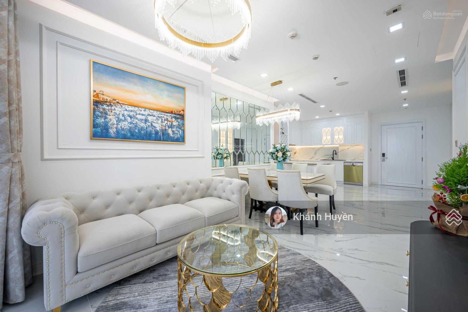 Không gian Cho thuê căn hộ 2PN Vinhomes Central Park 90m2 phòng khách rộng view thoáng giá tốt. LH 0901 692 ***