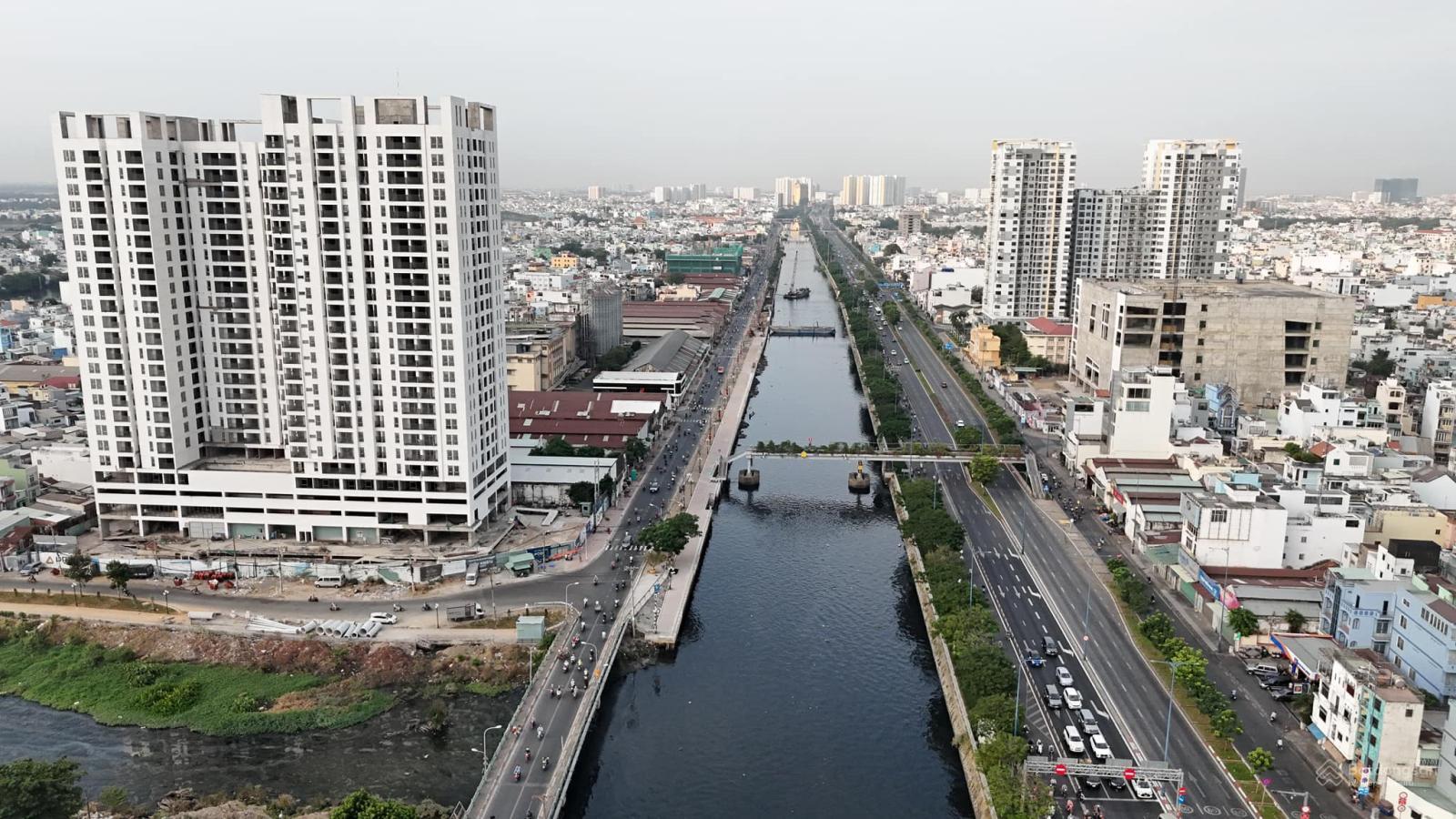 Cổng vào dự án Aurora Residences