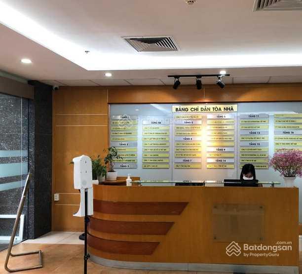 Phòng họp hoặc khu vực làm việc chung trong tòa nhà