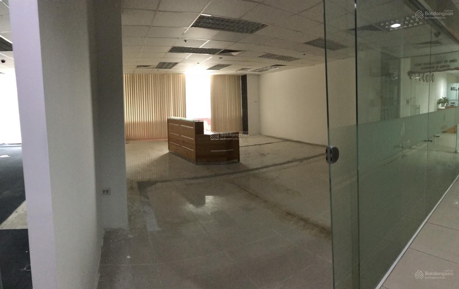 Hình ảnh bãi đỗ xe rộng rãi tại tầng hầm tòa nhà