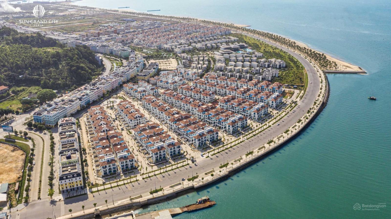 Cổng vào khu Club house của dự án