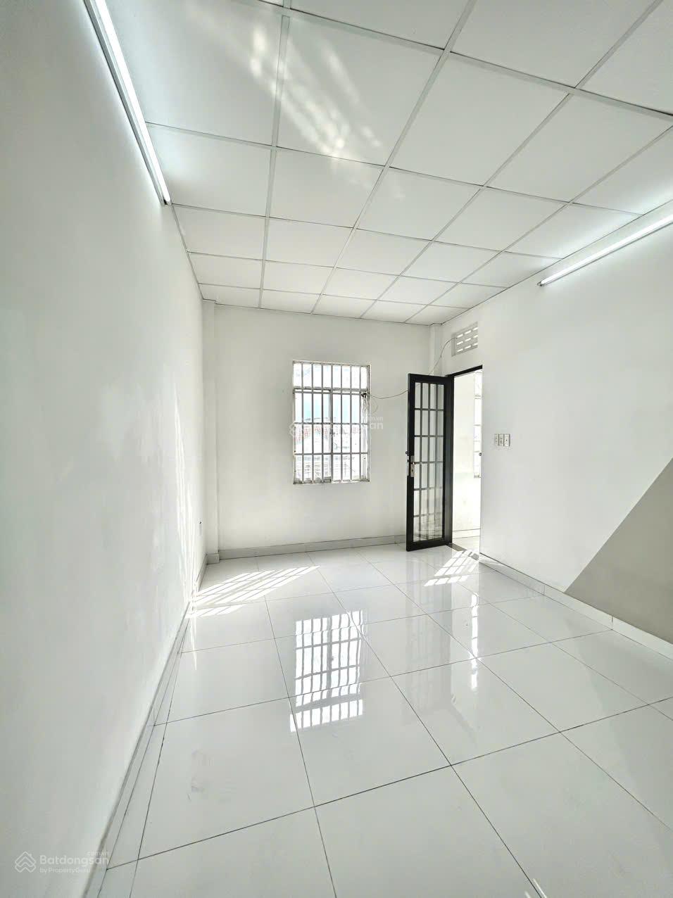 Không gian Cho thuê phòng studio, cửa sổ trời, thoáng mát, ngay đường Nguyễn Duy Trinh