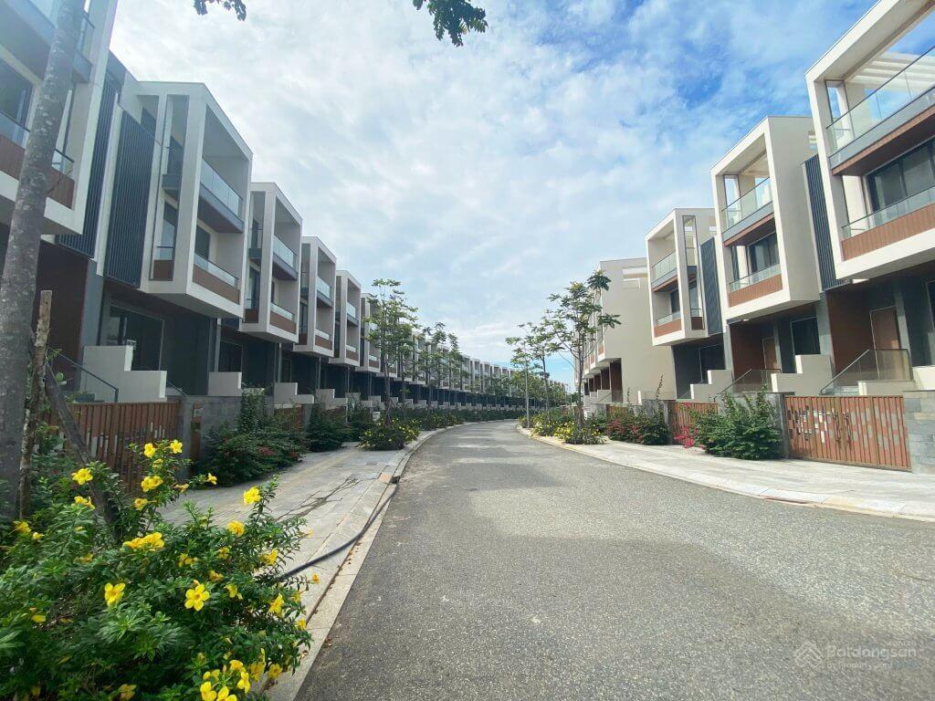 Hồ bơi khu vực biệt thự