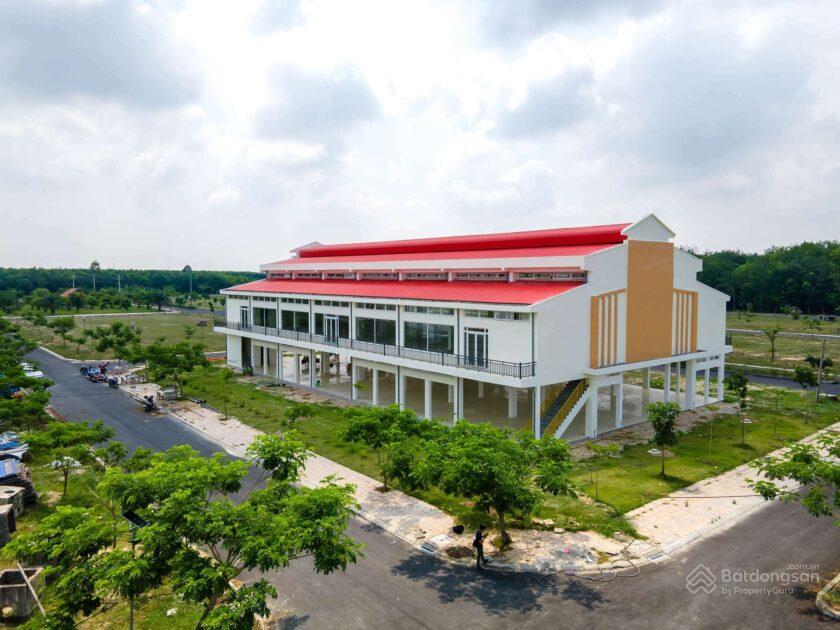 Cổng vào khu nhà ở Sài Gòn Land 2