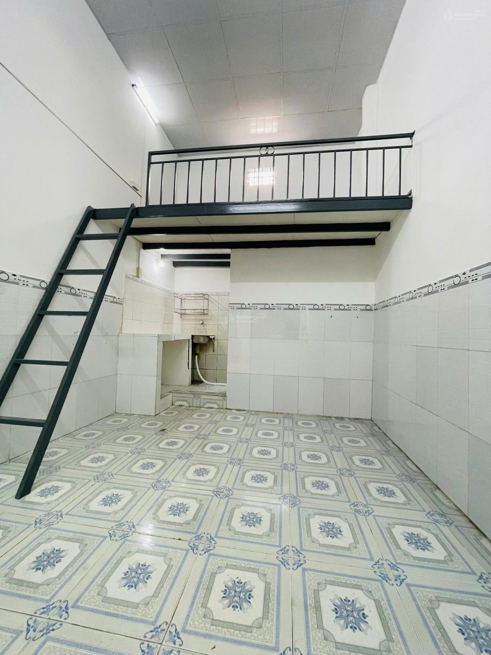 Không gian Phòng trọ có gác cao, cực thoáng, ngay Cầu Vượt Linh Xuân, ngay Làng Đại Học Thủ Đức