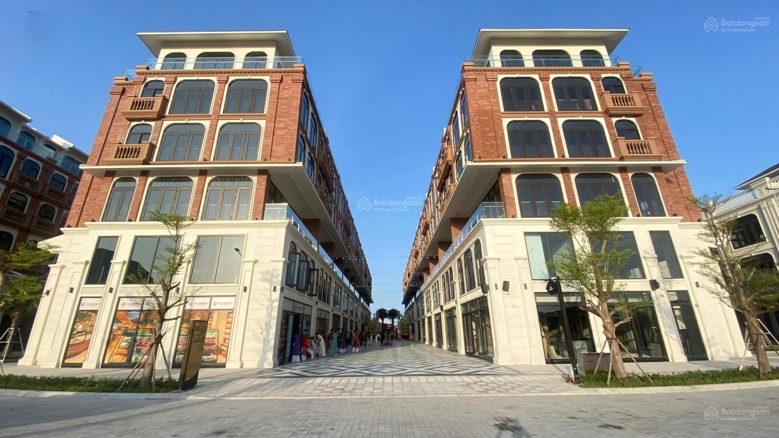 Không gian kinh doanh và đi bộ ngoài trời