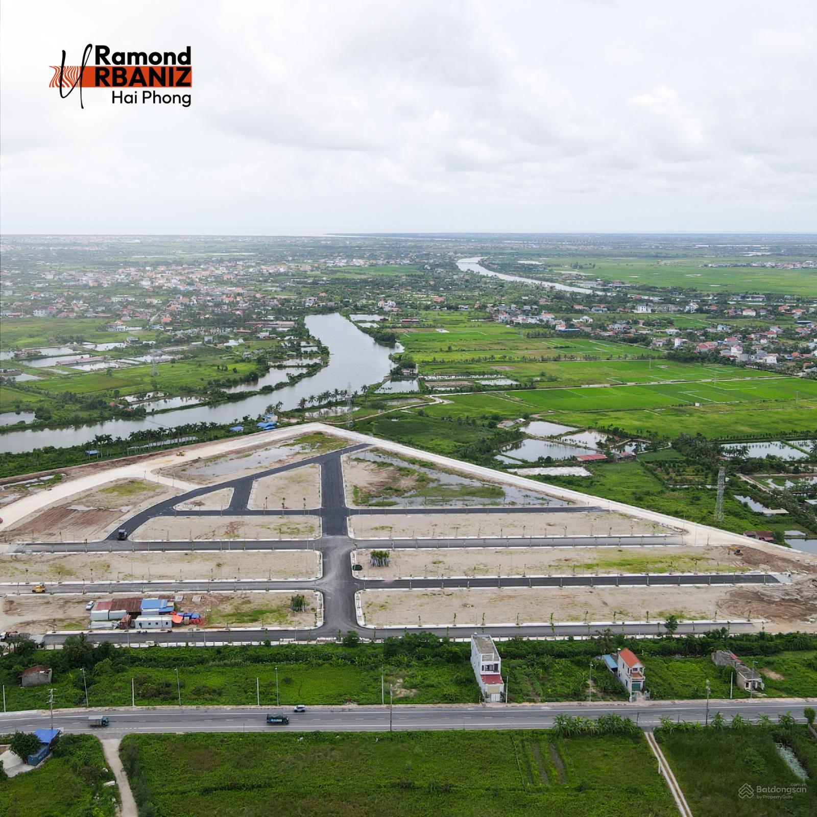 Khu vực cây xanh và đường dạo bộ dự án