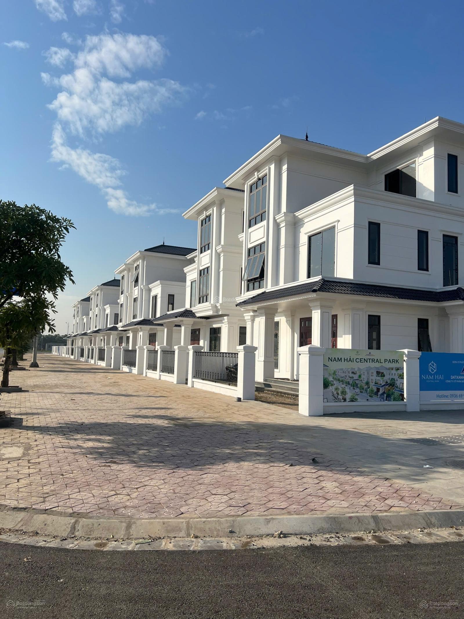 Công tác hoàn thiện cảnh quan khu vực hồ bơi