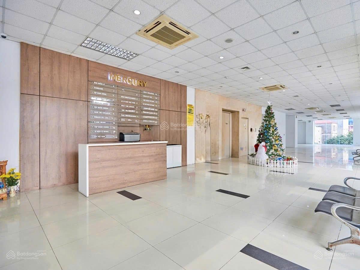 Không gian bên trong tòa nhà văn phòng