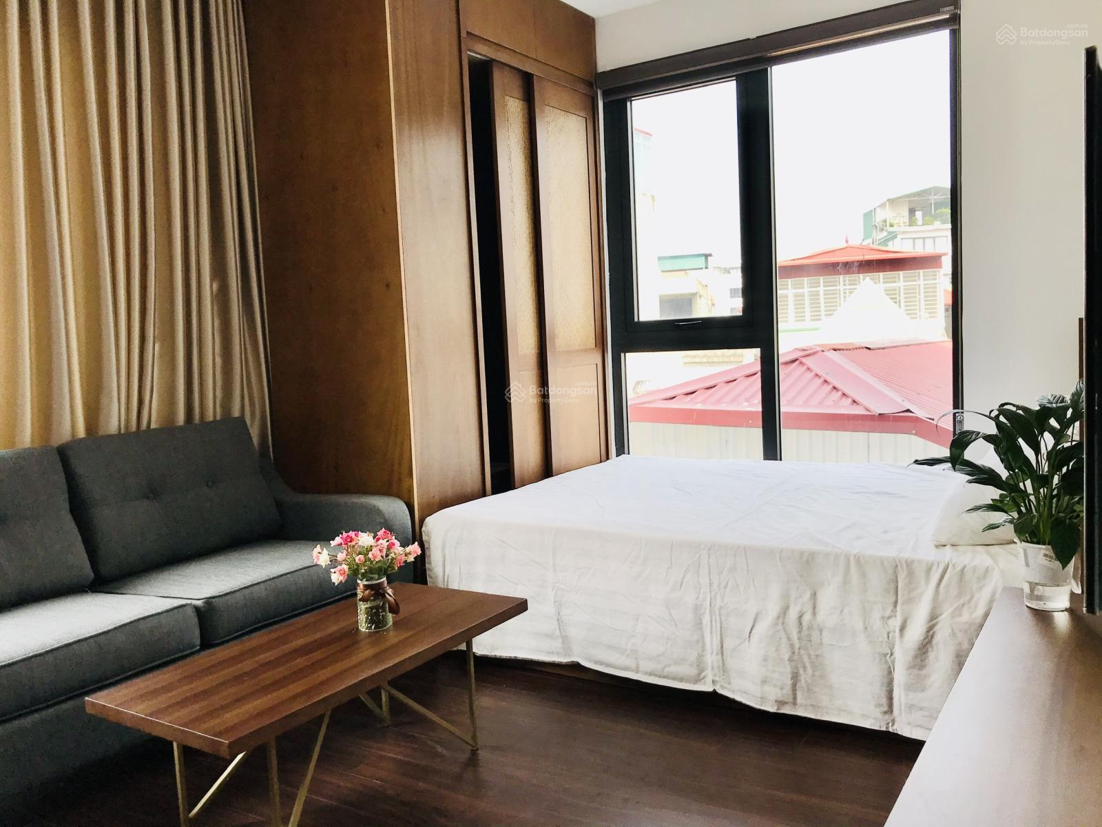 Không gian Chính chủ cho thuê căn hộ studio đủ đồ có ban công 30m2 khu vực Đào Tấn từ 6 triệu