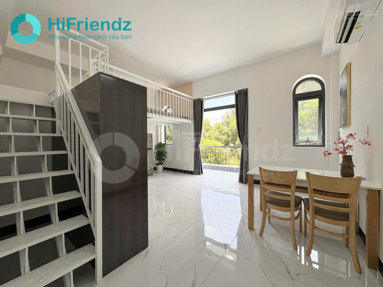 Không gian Duplex bancol đầy đủ tiện ích ngay gần ngã tư Hàng Xanh