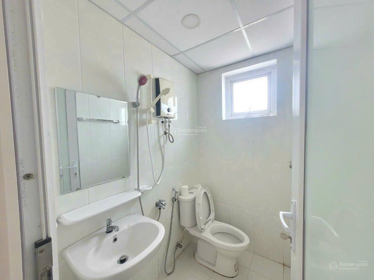 Không gian Cho thuê nhà trống view Tây Nam gió mát, view bắn pháo hoa 2016 căn hộ 65m² 2PN Prosper Plaza