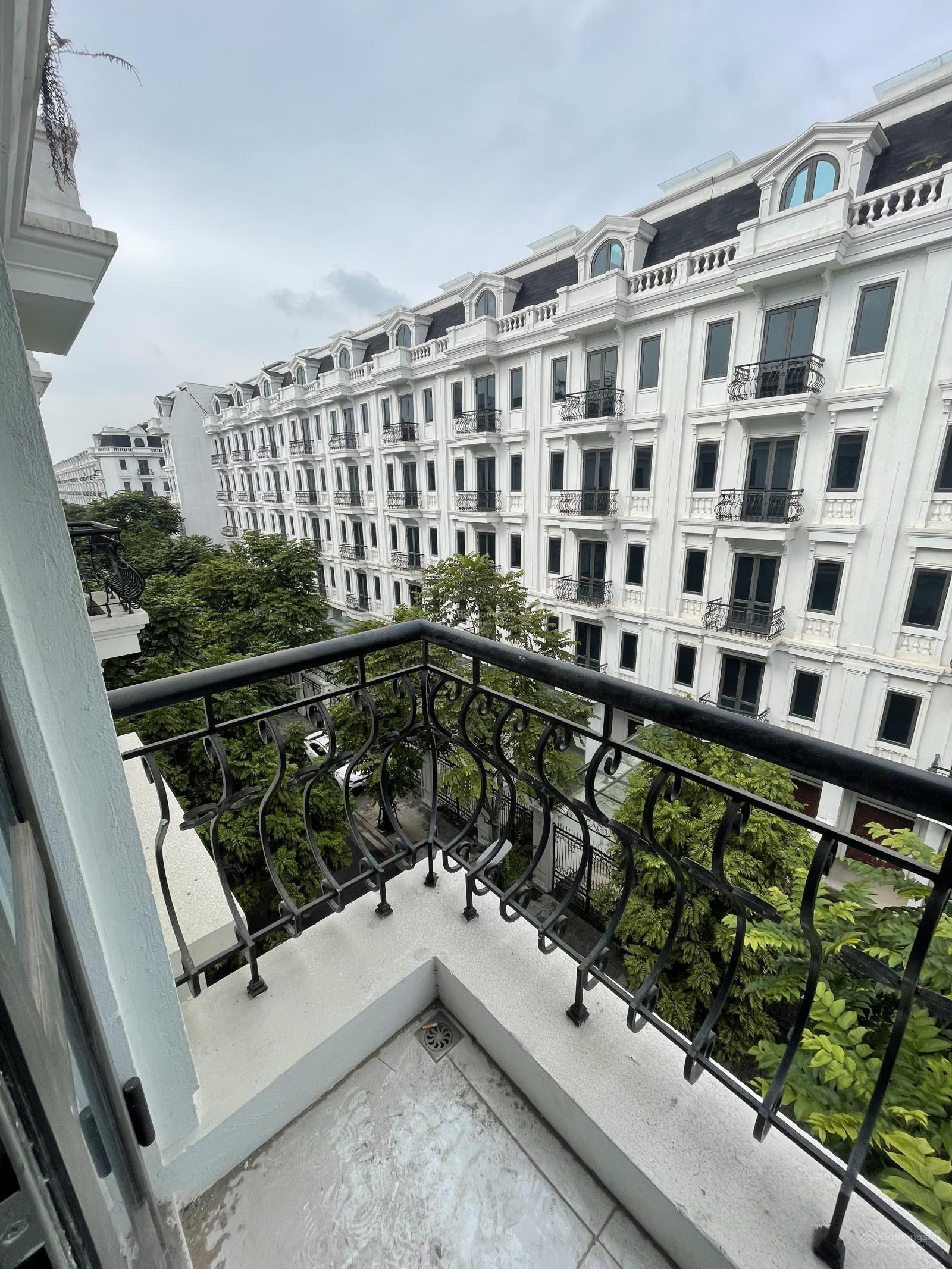 Không gian Cho thuê căn hộ 2pn1pk giá 7tr. Ô tô đỗ cửa