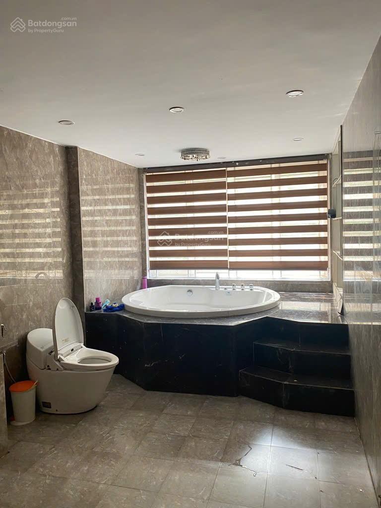 Alternative view of Bán biệt thự 200m2 | 4 Tầng | Mặt tiền 11m | 56 tỷ - KĐT Việt Hưng - Liên hệ 0862.366.568