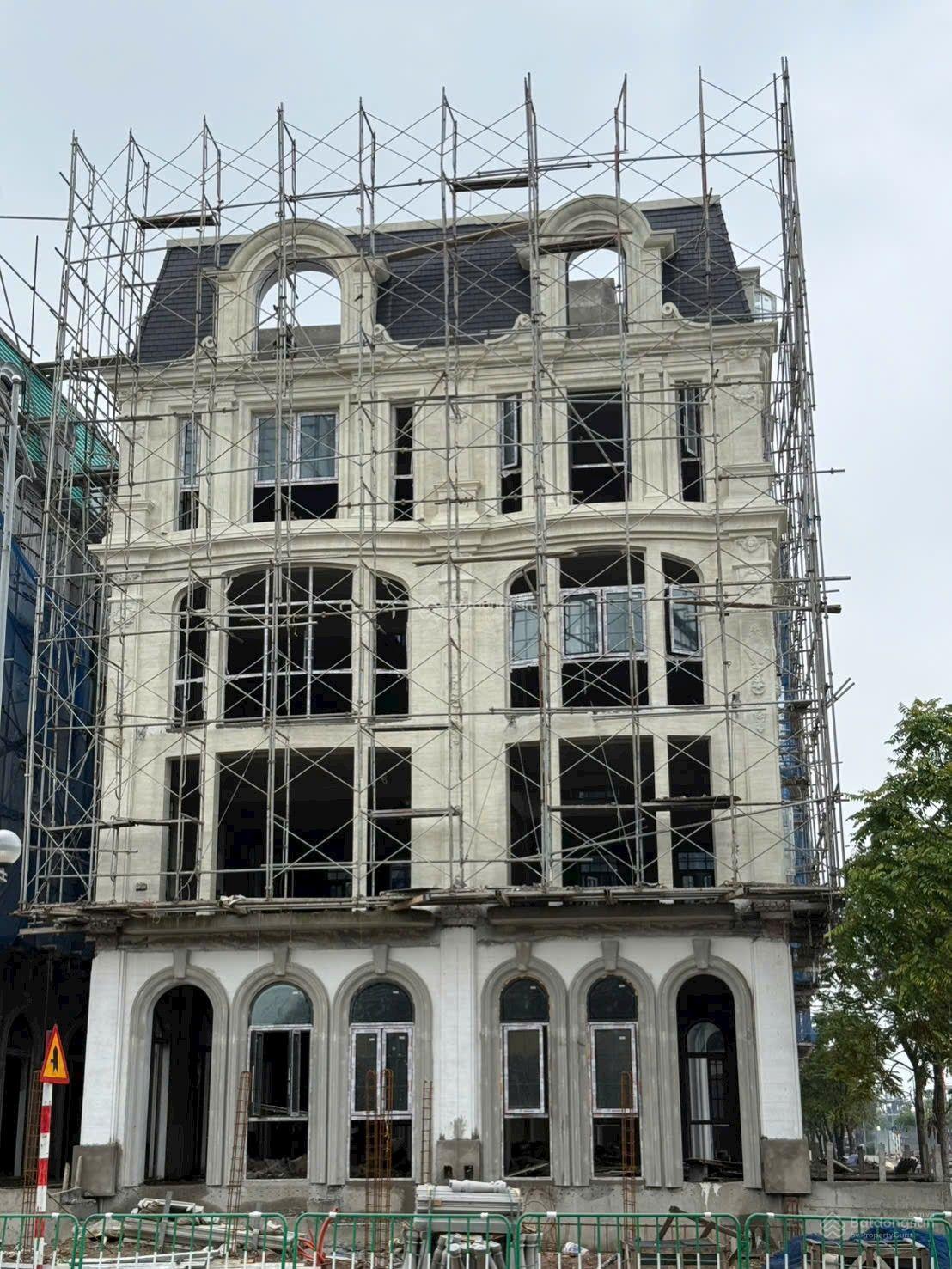 Cần chuyển nhượng căn song lập V4-12A tại Noble Palace Long Biên, 149m2 xây 5 tầng + 1 hầm