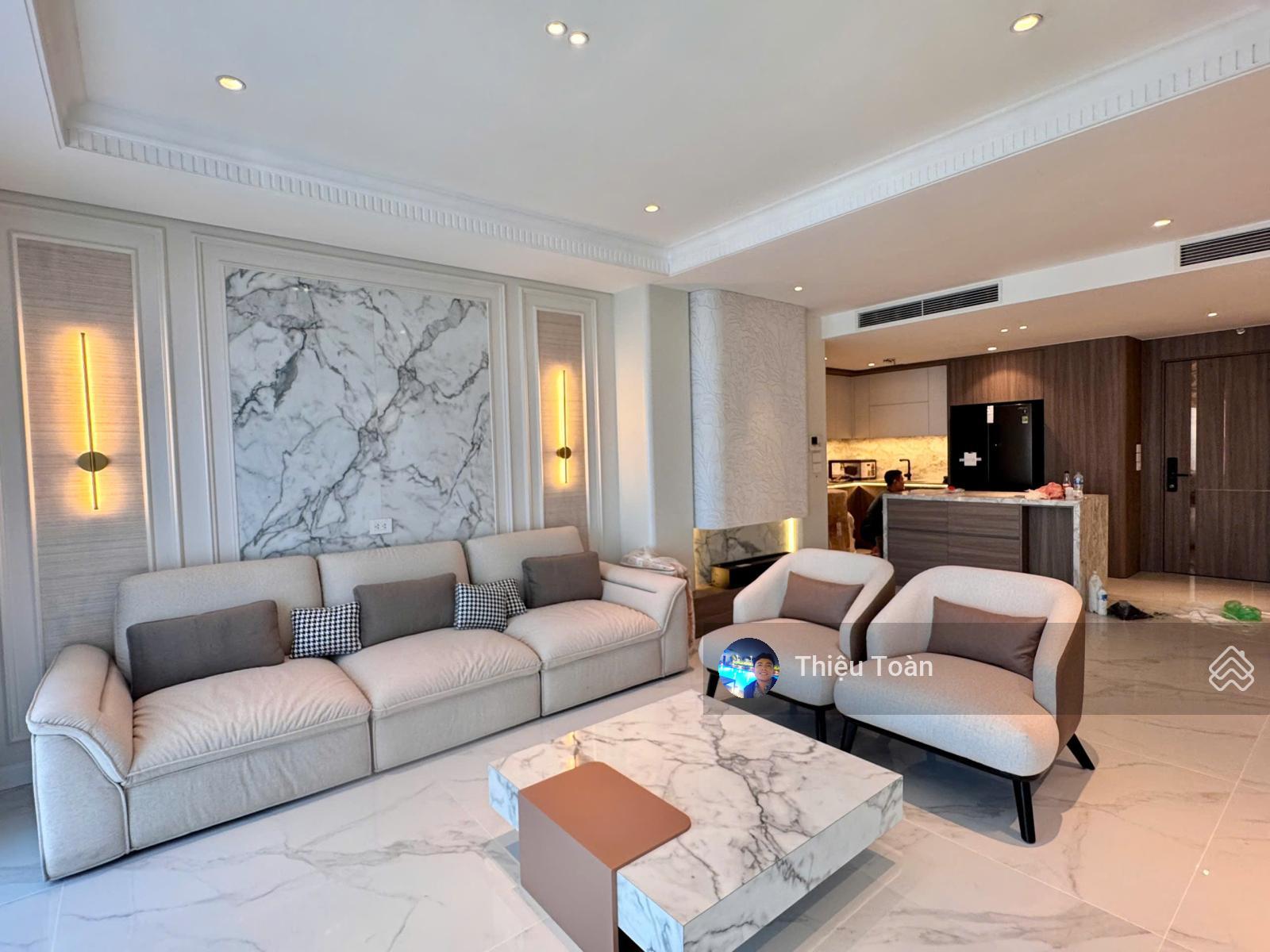 Không gian Cần cho thuê căn chung cư Vinhomes Metropolis - 120m2, 3 ngủ, tầng cao, căn góc, có slot ôtô