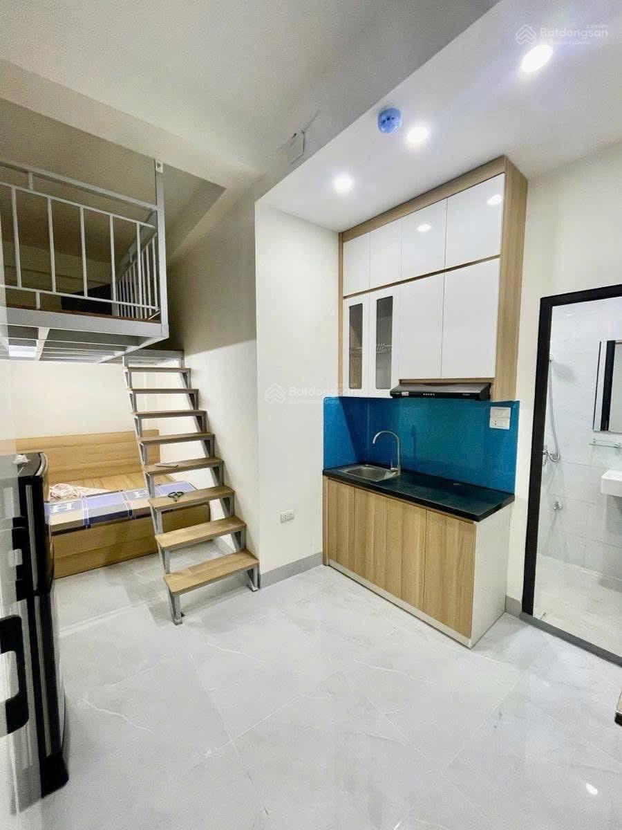 Không gian Cho thuê phòng gác xép, 2 giường, phù hợp 4 SV hoặc gia đình tại 612 Đê La Thành, giá chỉ 4,9tr/th