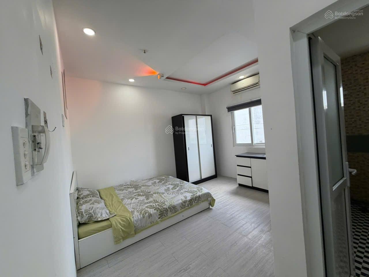 Không gian Hình thật giá thật. Căn studio cửa sổ trời full nội thất, thang máy, 5,3tr ngay ngã tư Phú Nhuận