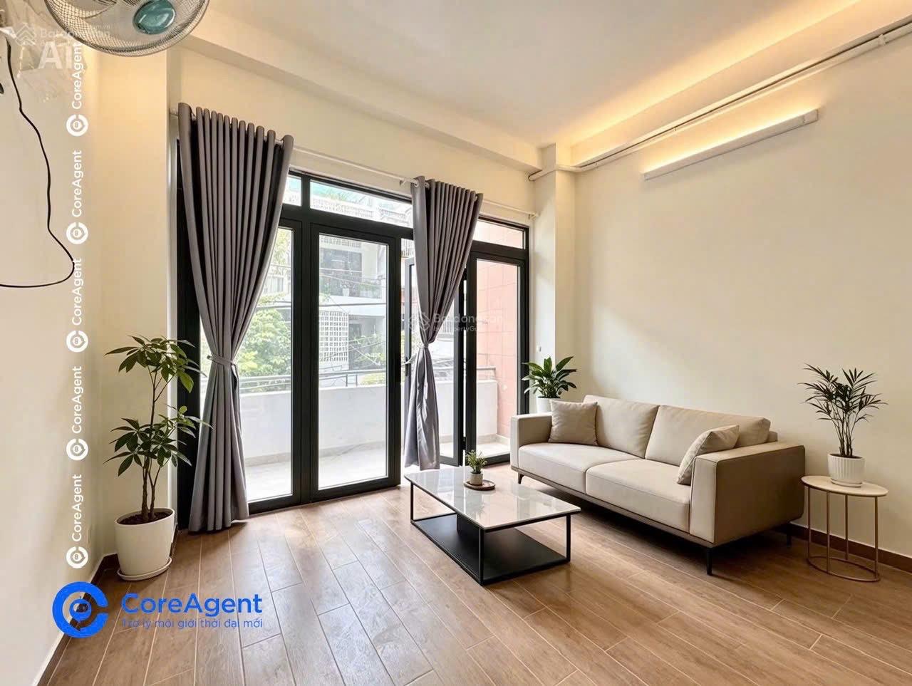 Không gian Căn hộ 2PN 1PK full nội thất ban công ngay khu Bàu Cát - ĐH Văn Hiến tiện đi HUFLIT - nhà mặt tiền