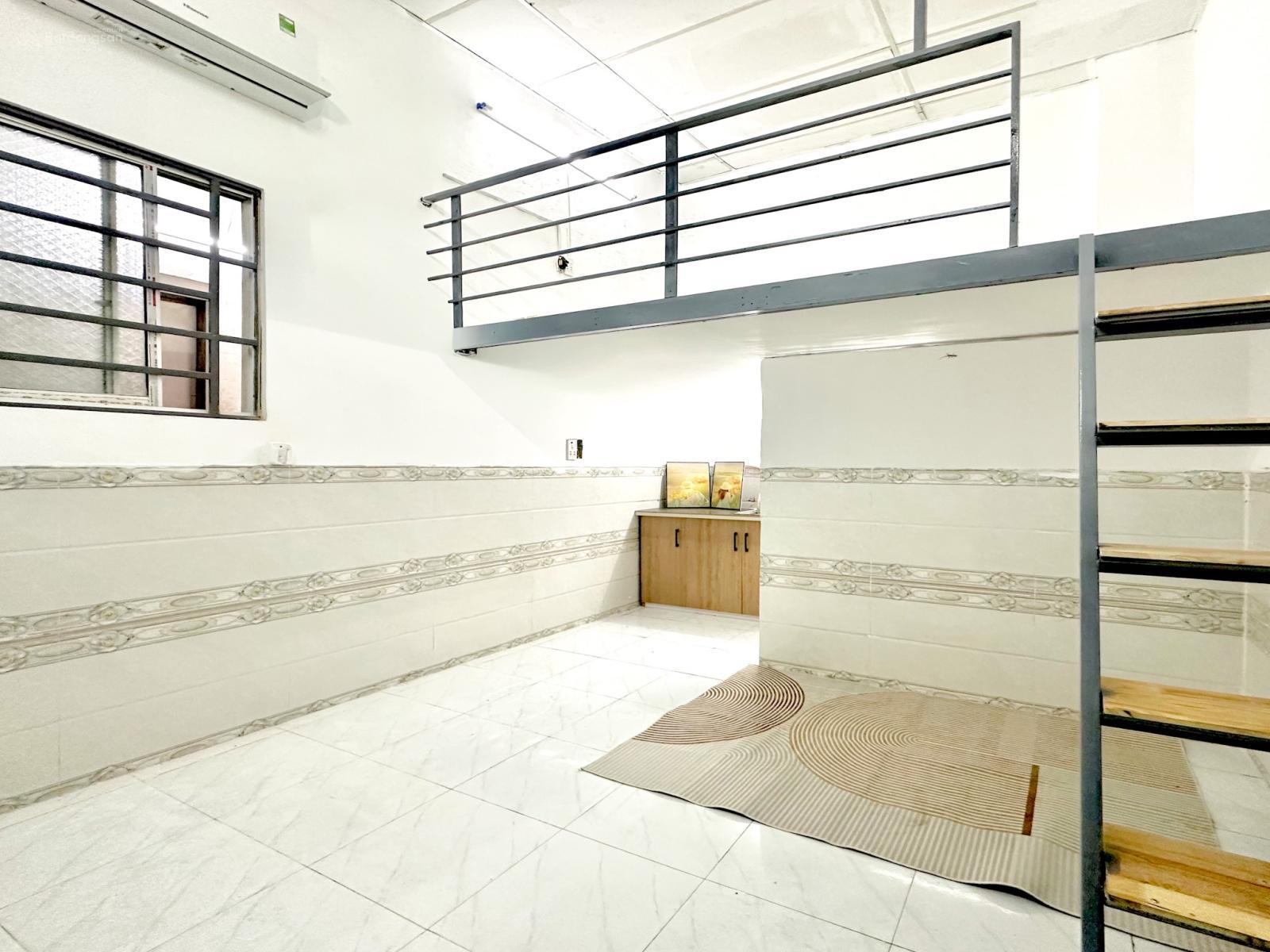 Không gian Phòng trọ gác máy lạnh thoáng mát Mã Lò gần Aeon Bình Tân