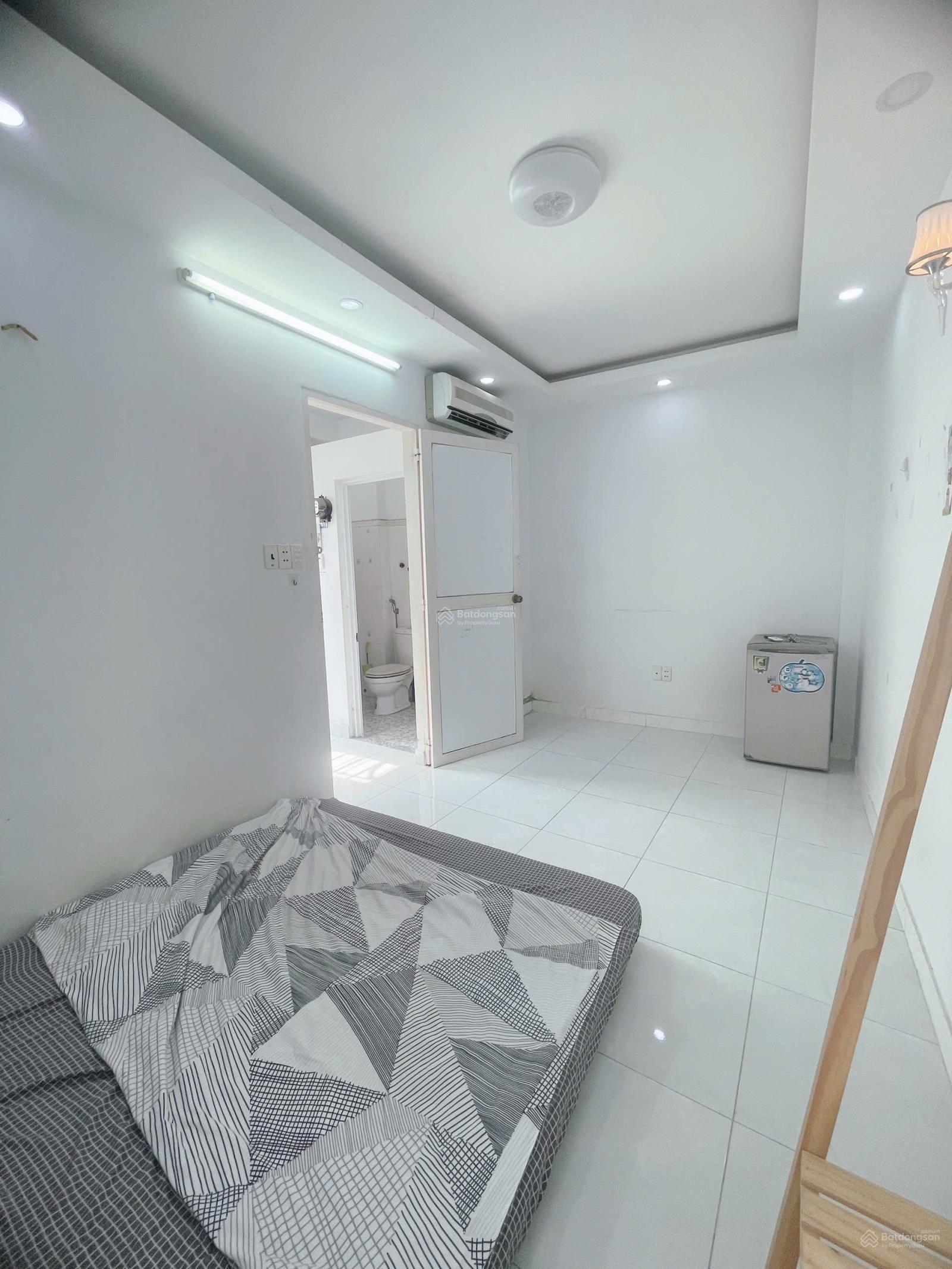 Không gian Phòng cho thuê giá chỉ 4tr (trước cửa phòng có sân thượng thoáng mát) LH: 093896ll23