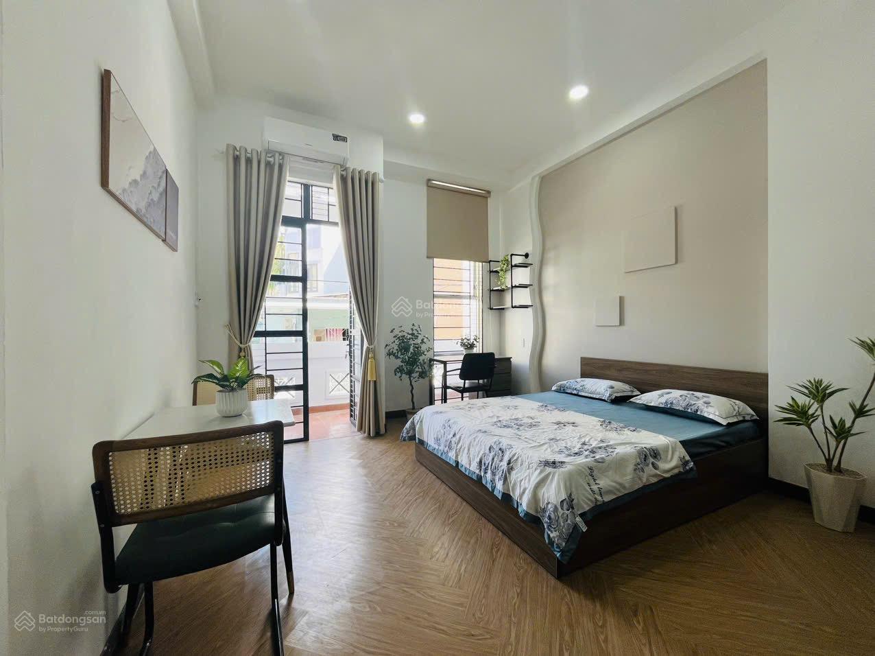 Không gian Cho thuê căn hộ full nội thất, ban công thoáng ngay Phan Xích Long, Quận Phú Nhuận
