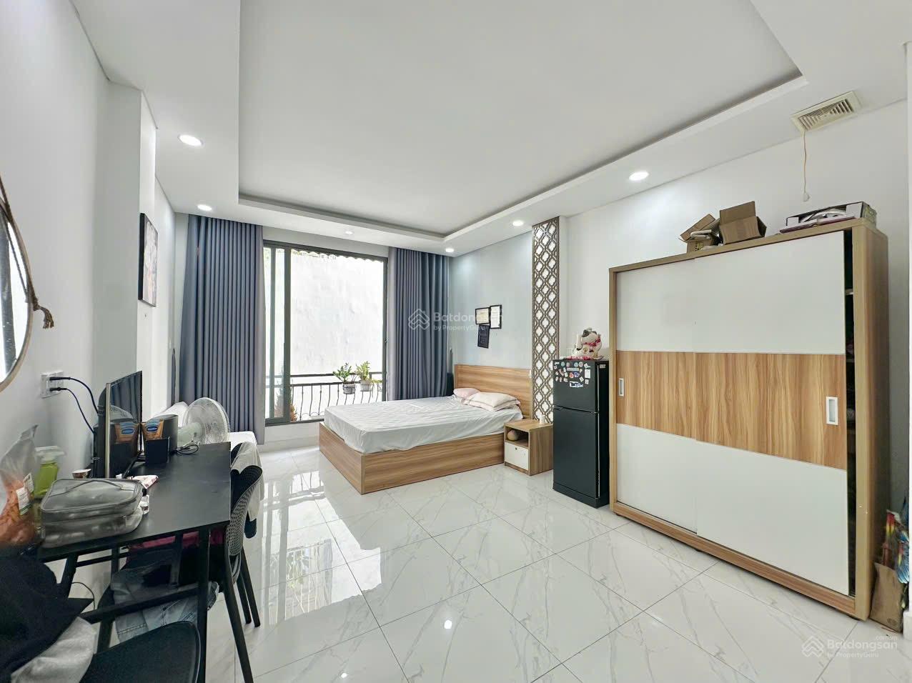 Không gian Cho thuê CHDV dạng 1 phòng ngủ riêng, ban công lớn, full nội thất tại Huỳnh Văn Bánh, Phú Nhuận