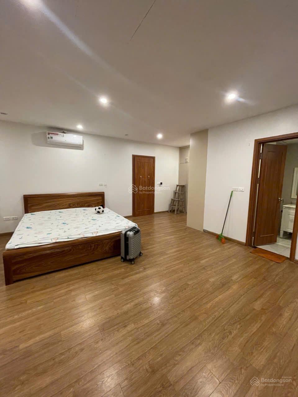 Không gian Cho thuê căn hộ The Emerald 141m2 3PN ban công thoáng mát tại The Emerald giá 31,5 triệu/tháng