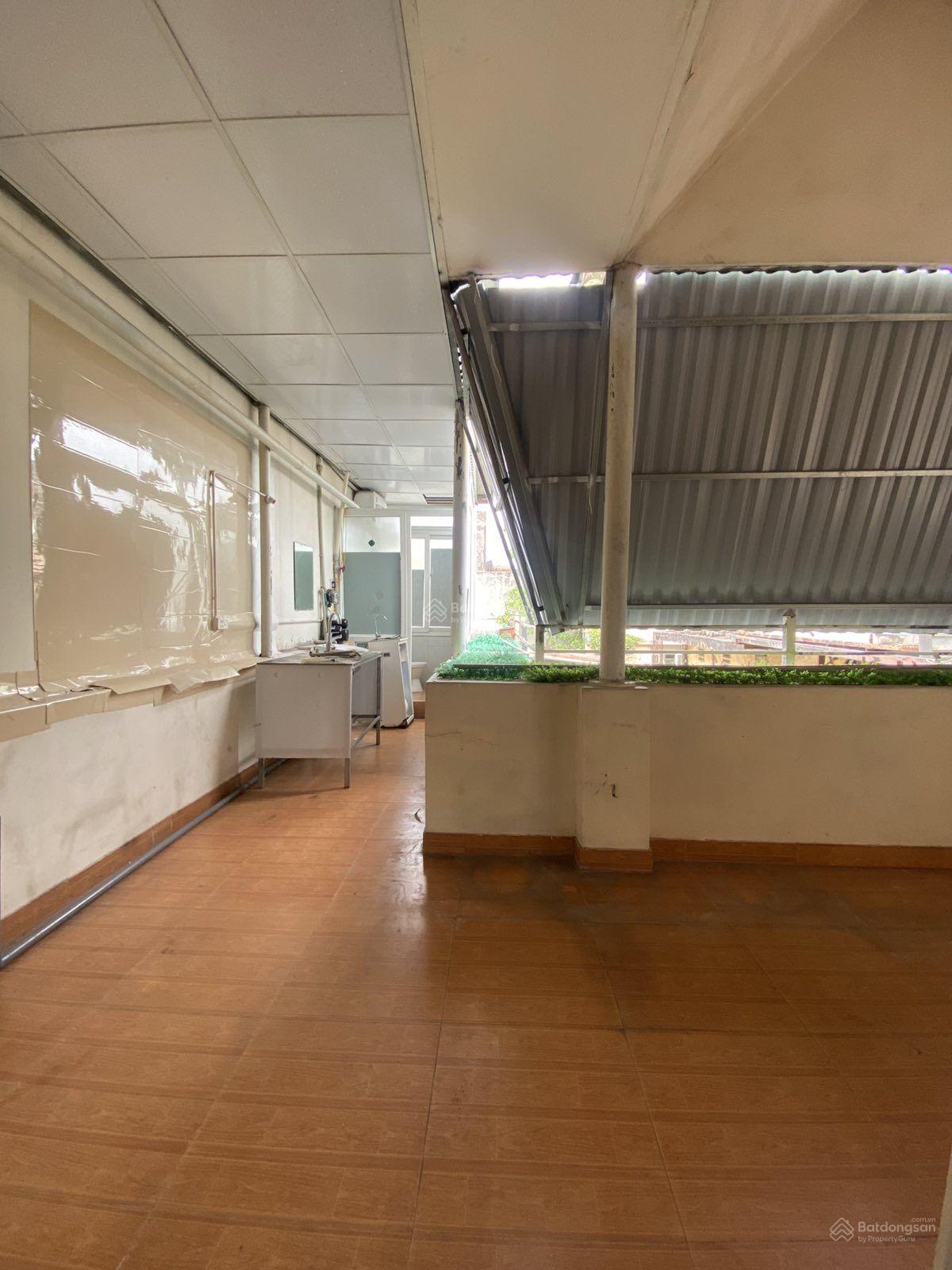 Không gian Cho thuê căn hộ khép kín 50m2 tại 69A Nguyễn Thái Học HN giá 4 tr/th