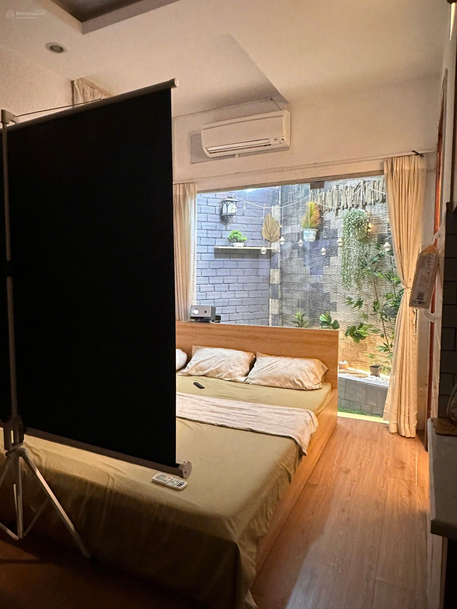 Không gian Cho thuê studio sân vườn Quận 1 gần chợ Bến Thành, Bùi Viện full nội thất phong cách homestay