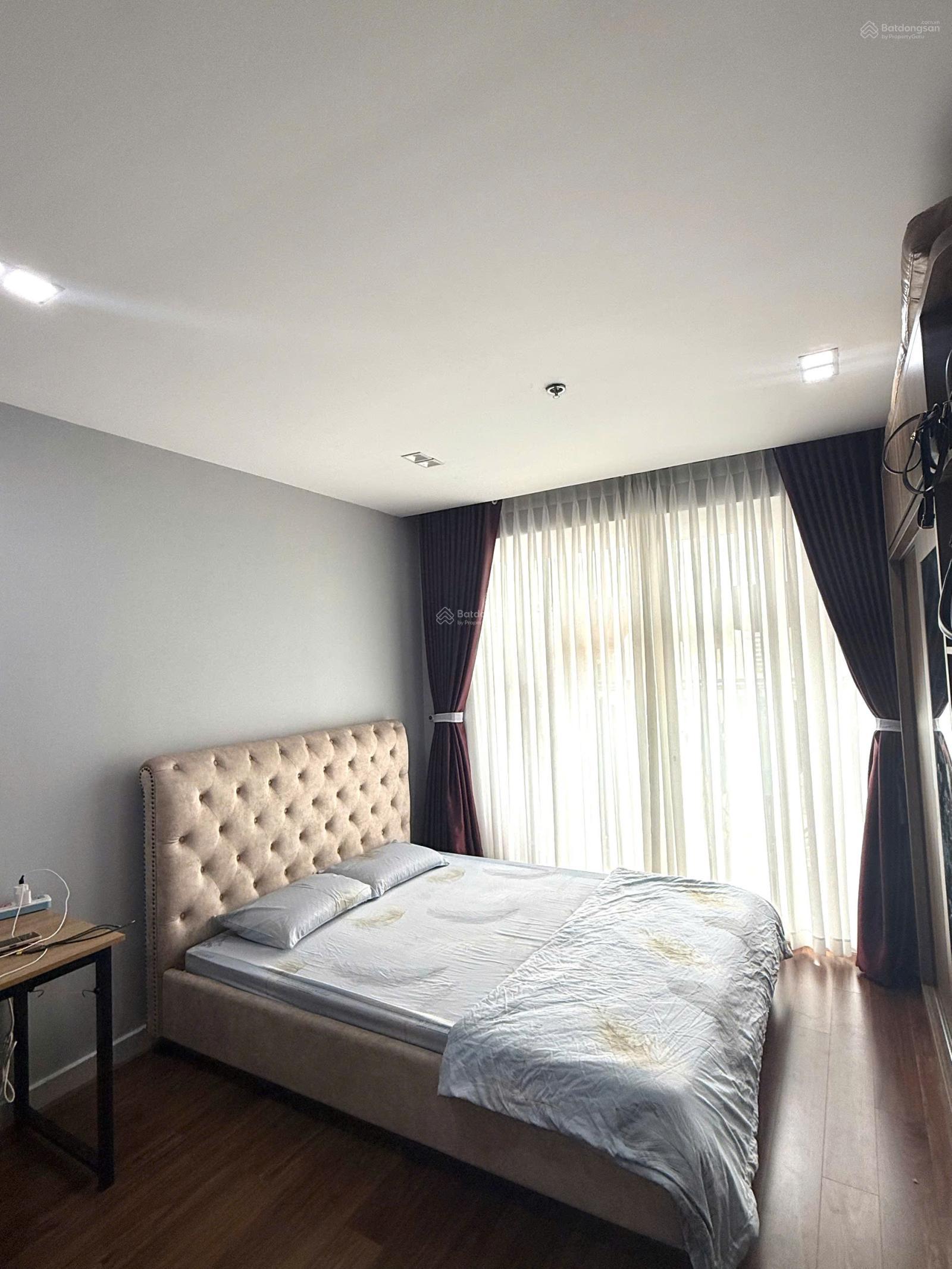 Không gian Cho thuê căn hộ Sky Center Studio = 11tr/tháng, full nội thất, ở liền, có ban công dài rộng