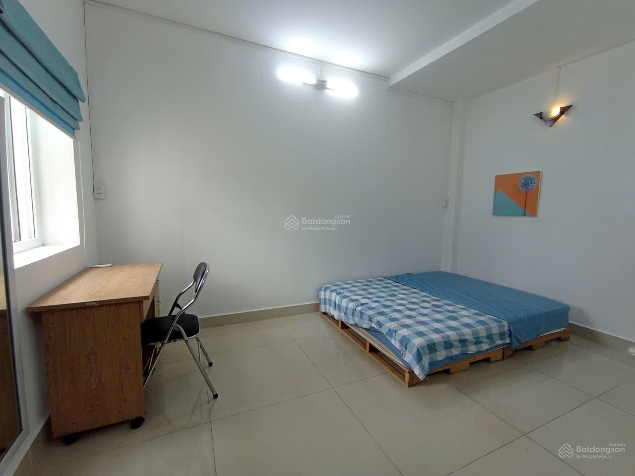 Không gian Cho thuê phòng 25m2 cửa sổ thoáng ngày bờ kè Hoàng Sa Trường Sa giáp quận 10, quận 3