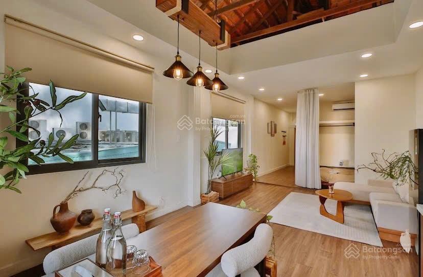Không gian Cho thuê 1PN ban công Quận 1 gần Chợ Tân Định, Cầu Kiệu full nội thất cao cấp có bồn tắm