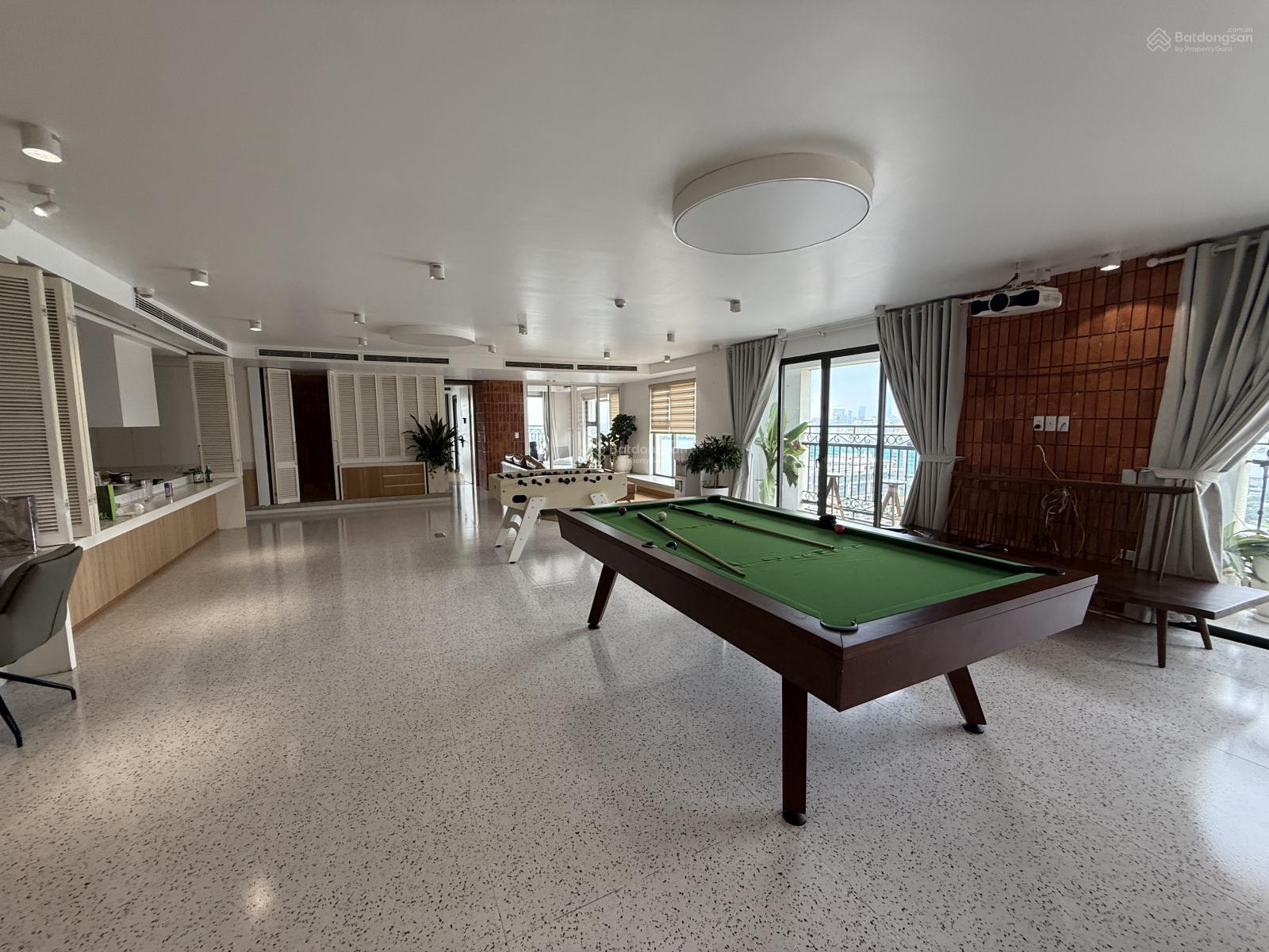 Không gian Căn hộ rộng 310m2, 3 phòng ngủ, có view Hồ Tây, đủ đồ ở tòa D'Le Roi Soleil Xuân Diệu cho thuê VIP