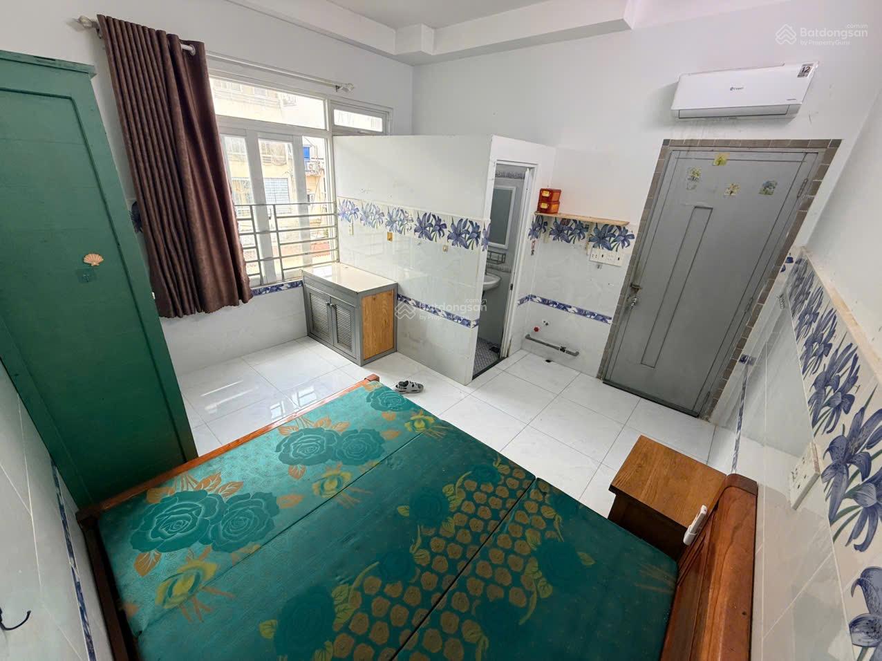 Không gian 25m2, cửa sổ trời ngay 96 Phan Định Phùng, Phú Nhuận