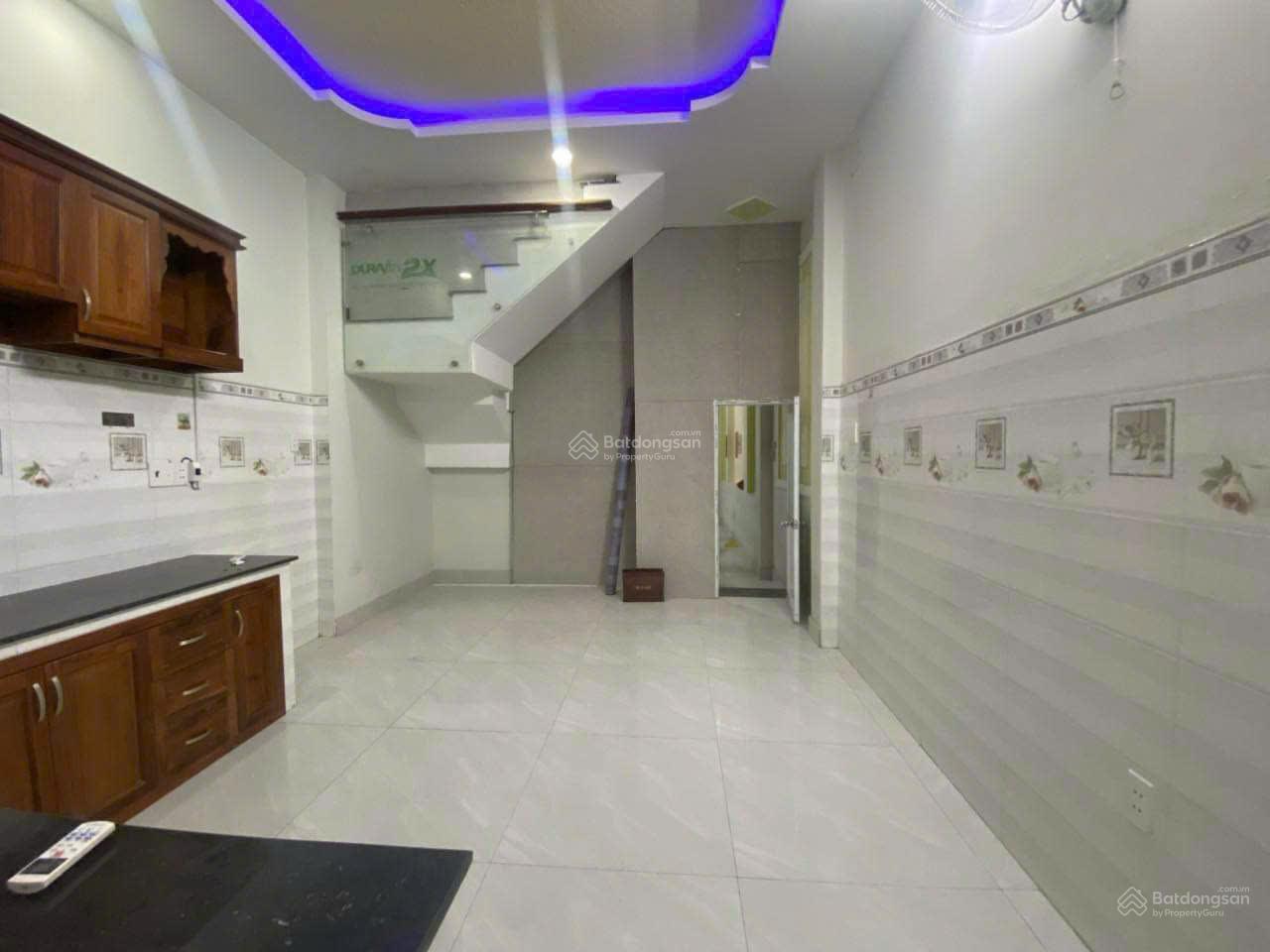 Không gian Trống phòng trệt đối diện ĐH Luật cs2 & Ngay Gigamall