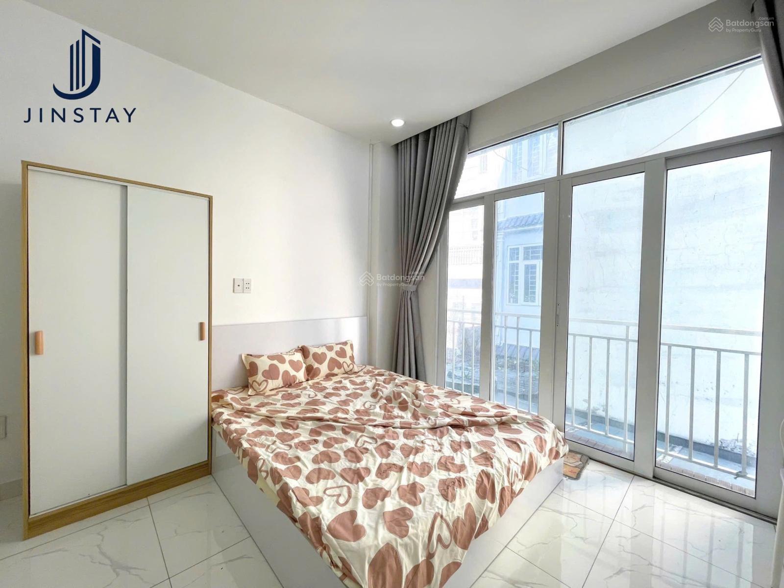 Không gian Cho thuê phòng ban công lớn máy giặt riêng, xa bếp full nội thất ở Nguyễn Văn Đậu gần UEF HUTECH