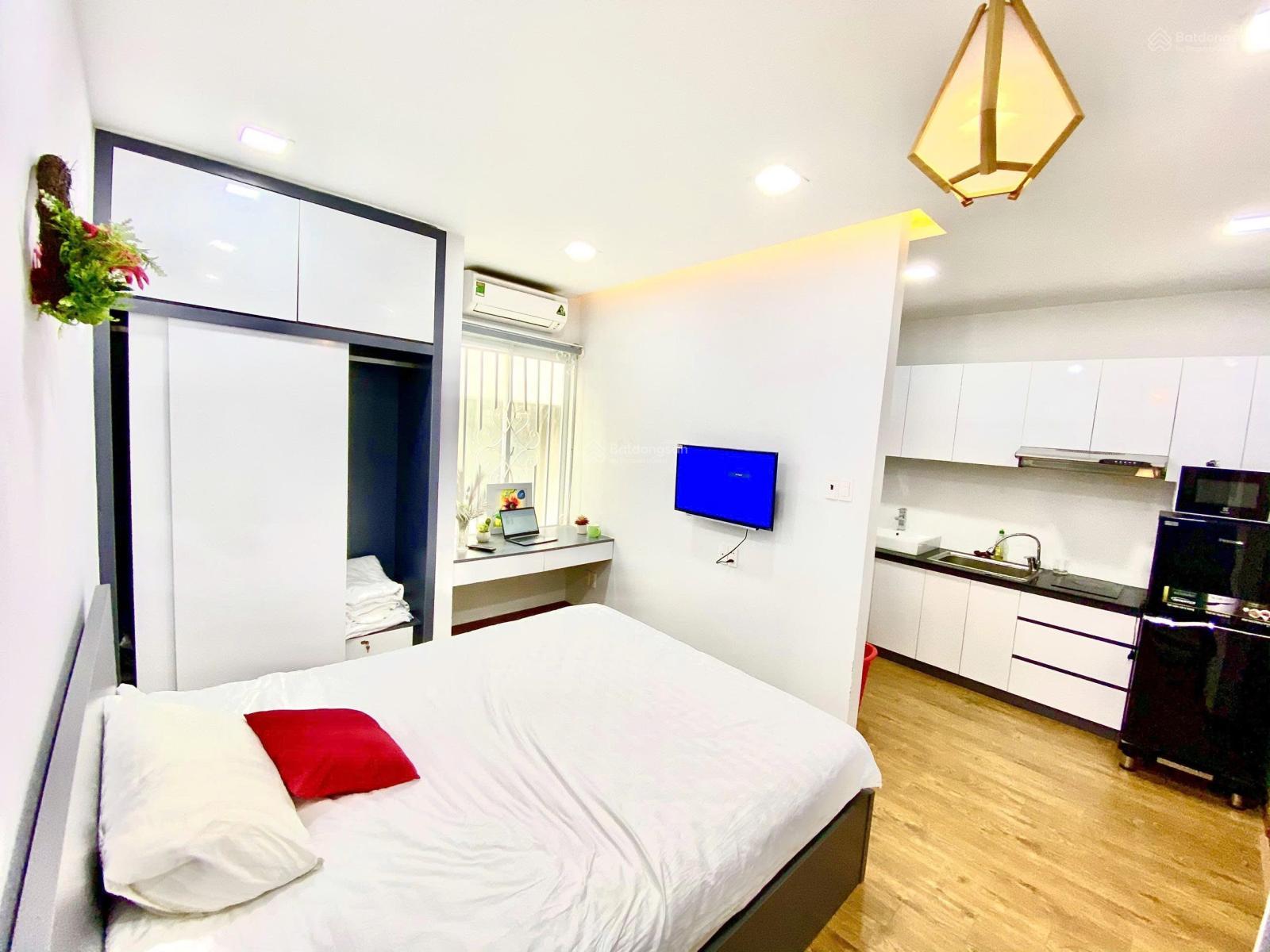 Không gian Cho thuê phòng Tách Bếp, Cửa Sổ Lớn, Full Nội Thất ở Nguyễn Cửu Vân sát UTH, HUTECH, UEF, giá 5tr