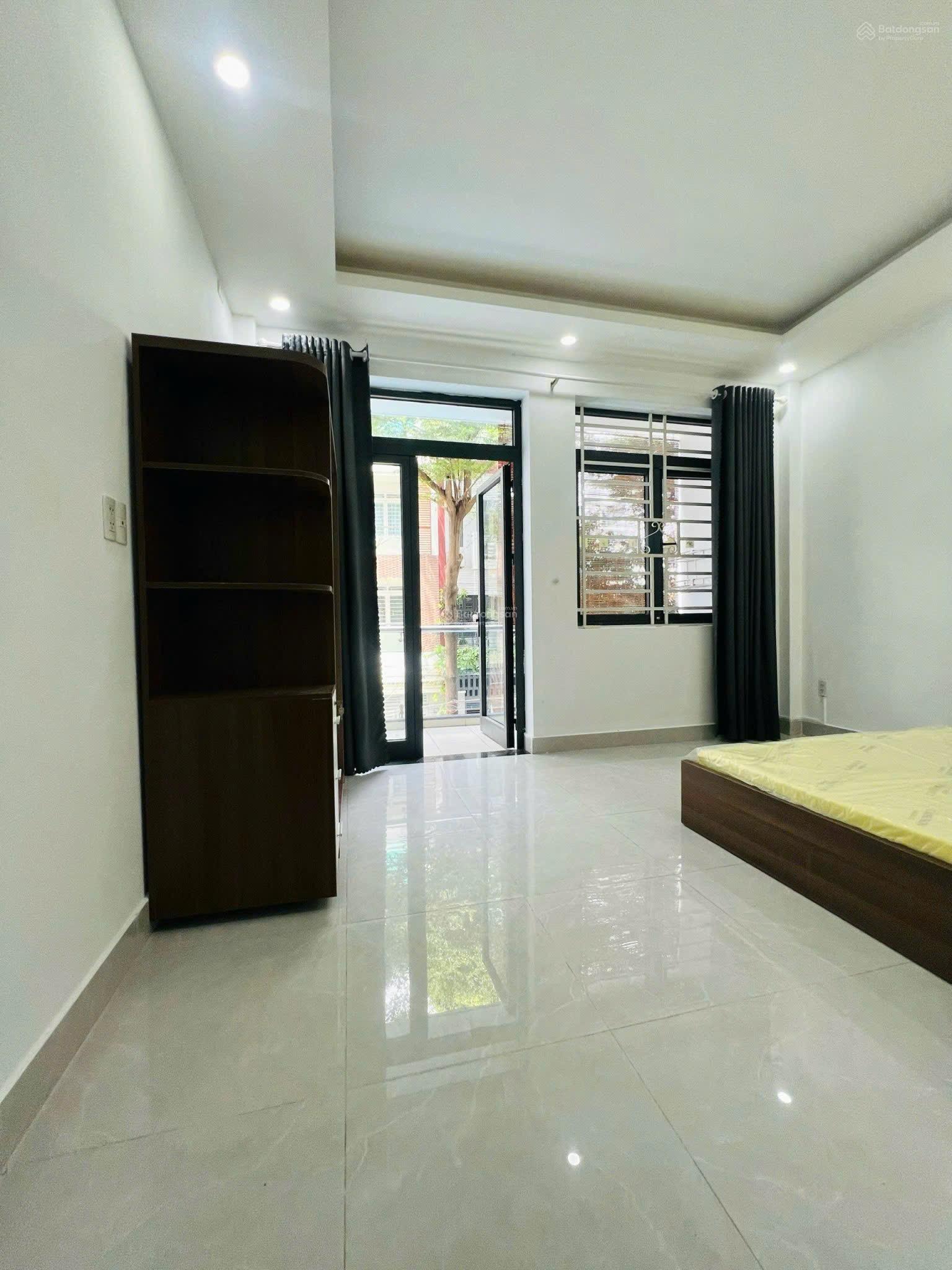 Không gian Cho thuê căn hộ có ban công đường Đặng Thùy Trâm gần Đại học Văn Lang cơ sở 3