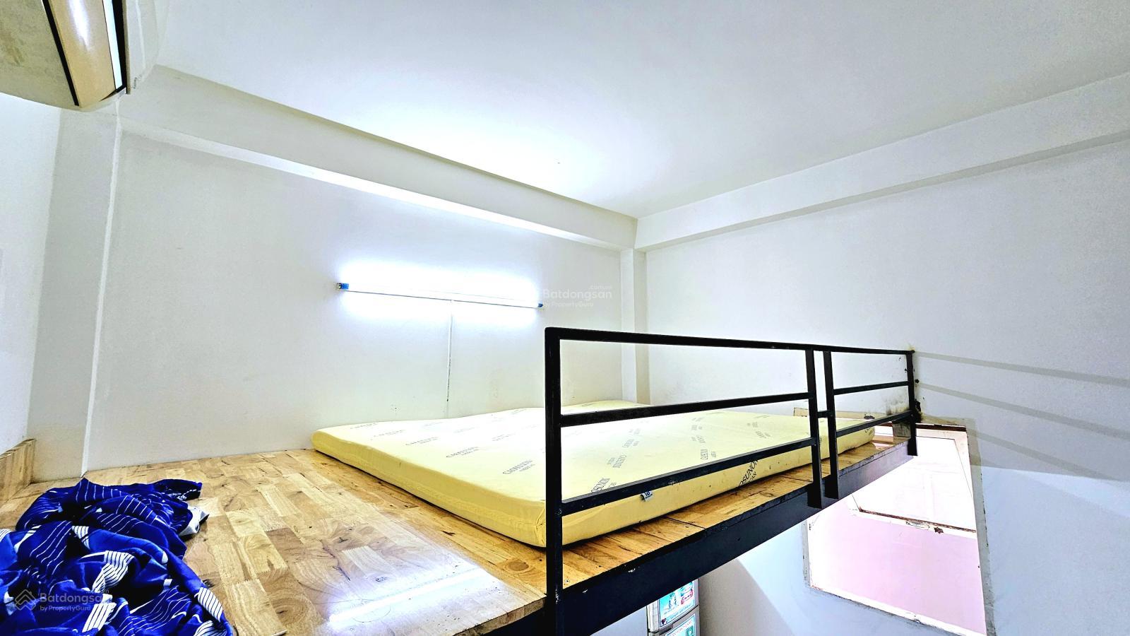 Không gian Phòng gác cao, full nội thất, ngay Cầu Nguyễn Văn Cừ, có thể dọn vào ở ngay được