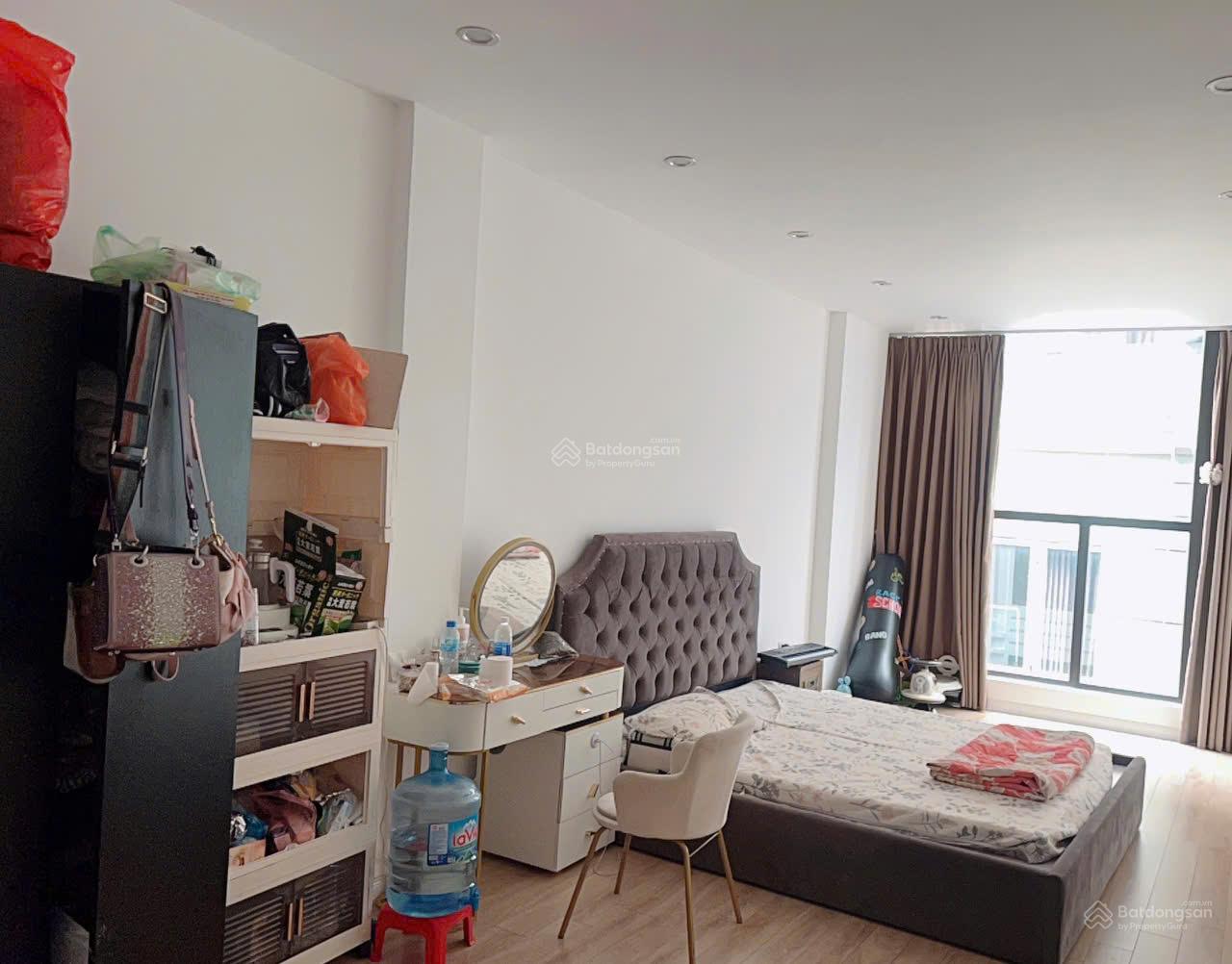 Không gian Cho thuê căn hộ tập thể tầng 3, 50m, 2PN, có đồ, Lý Nam Đế, Hoàn Kiếm, giá 7 triệu.
