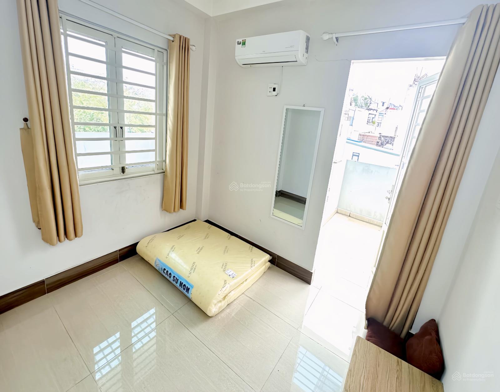 Không gian Phòng ban công 2.8 triệu - Nguyễn Đình Chính, P11, Phú Nhuận