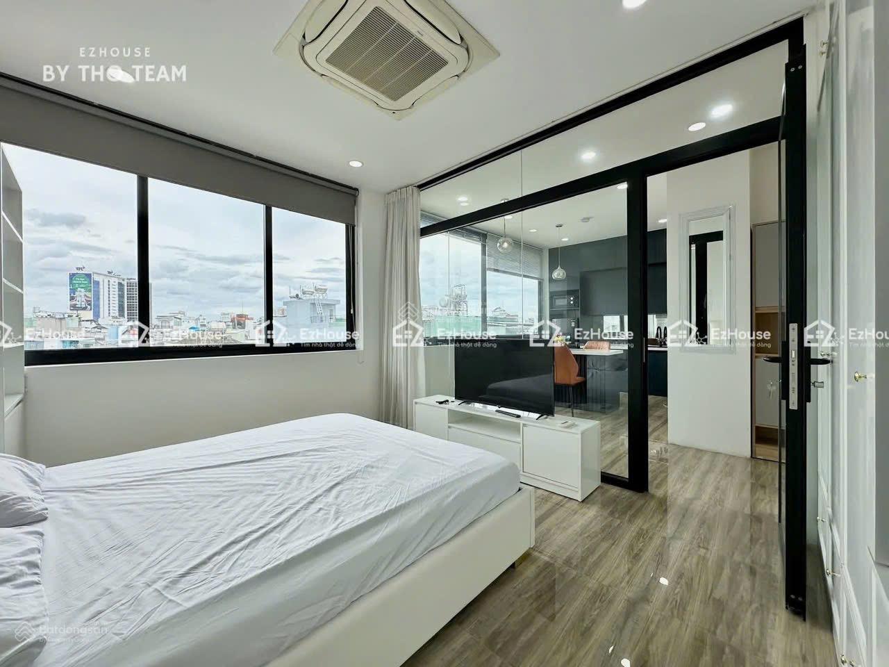 Không gian Khai trương căn hộ full nội thất - Ban công ngay ngã tư Phú Nhuận