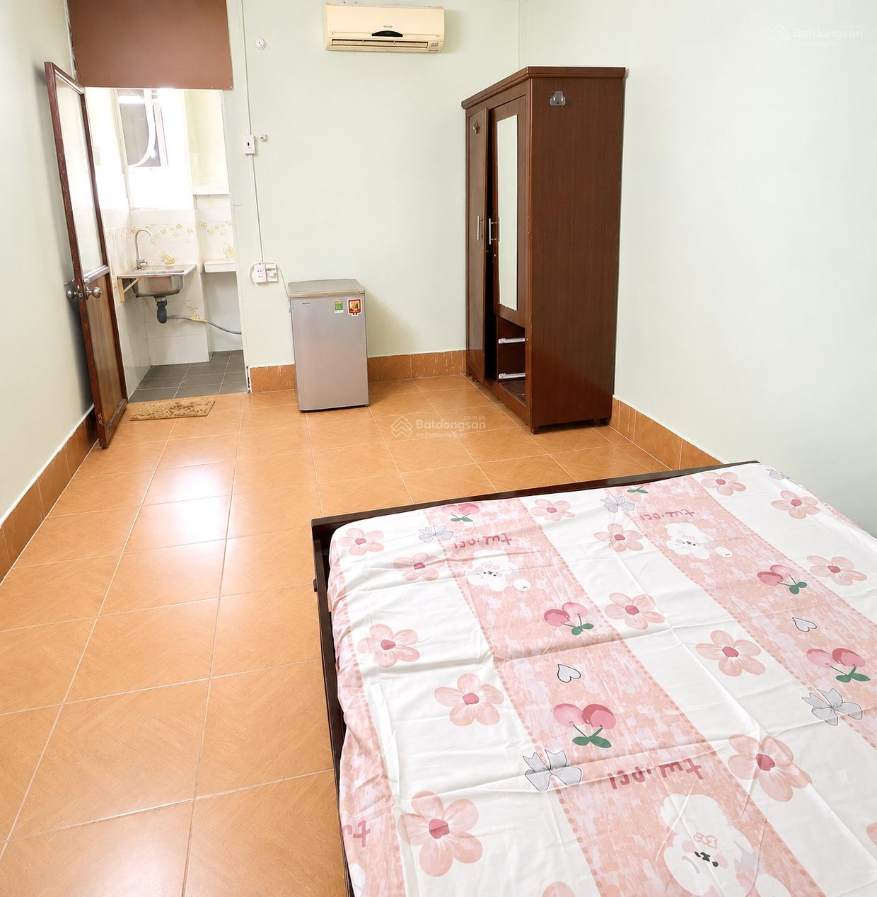 Không gian Phòng trọ giá rẻ đường CMT8, giờ tự do, khoá vân tay, thang máy, bảo vệ 24/24, ko chung chủ