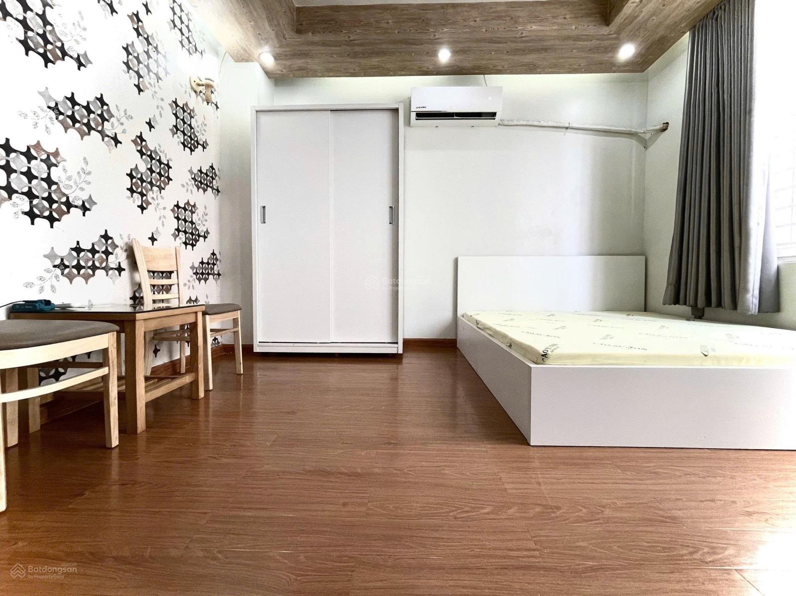 Không gian Phòng 2 cửa sổ thông thoáng Nơ Trang Long, cầu Bình Lợi