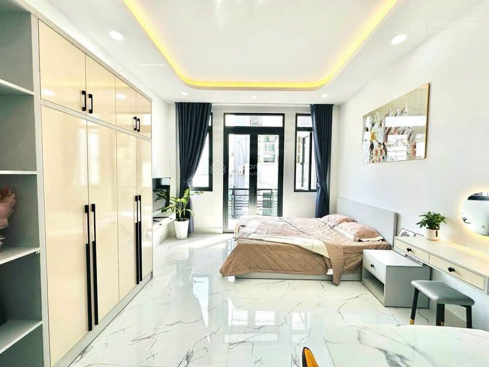 Không gian Bóc team nhà mới ngay Lotte Nguyễn Văn Lượng phòng ban công thoáng